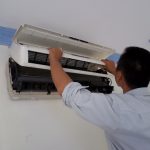 Nhân viên sửa máy lạnh tại Thủ Dầu Một