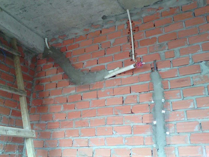 Lắp đặt hệ thống ống và dây cho máy lạnh