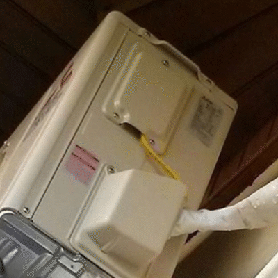 Nếu máy lạnh lâu không được vệ sinh sẽ gây tốn điện và nguy cơ hỏng hóc máy